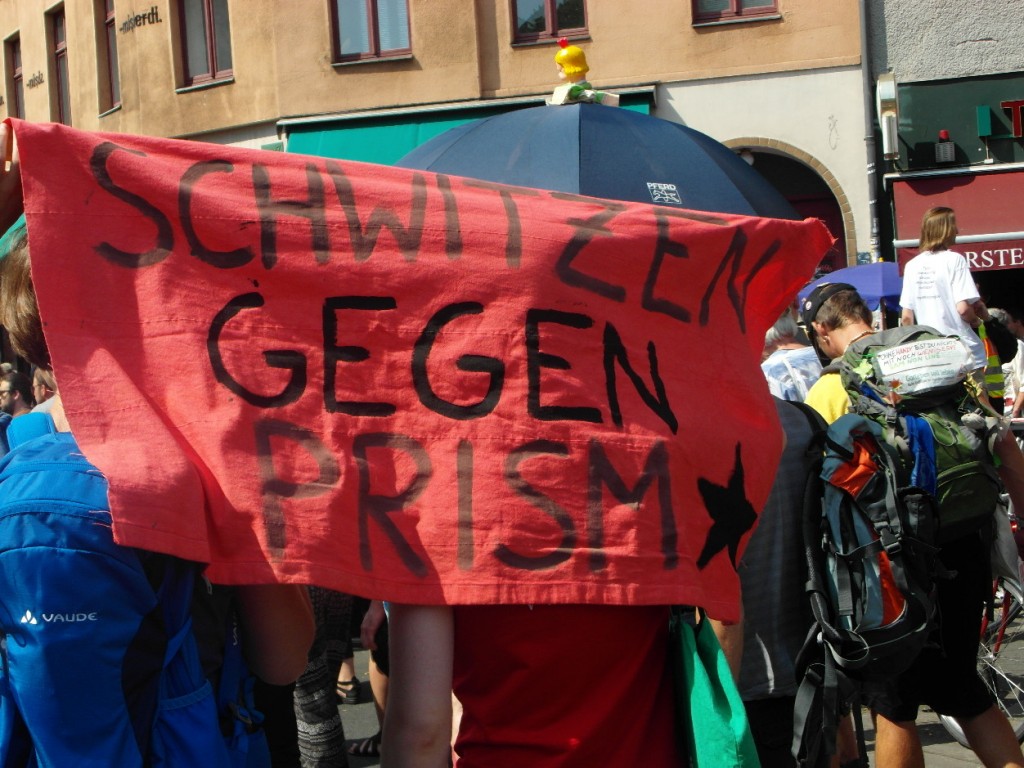 Abb. 10: StopWatchingUs Demo Berlin 2013 — Schwitzen gegen Prism.