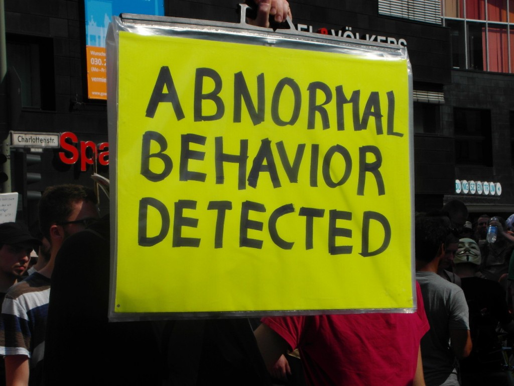 Abb. 17: StopWatchingUs Demo Berlin 2013 — Abnormal behavior detected.